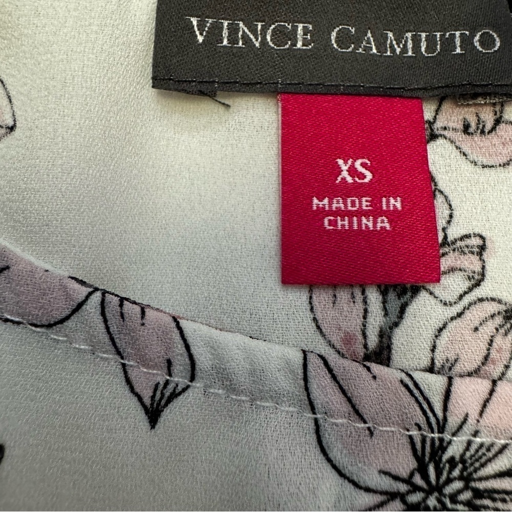 Vince Camuto Cold Shoulder White Floral Blouse Top Size XS Gathered at Wrist NEW - Picture 6 of 16